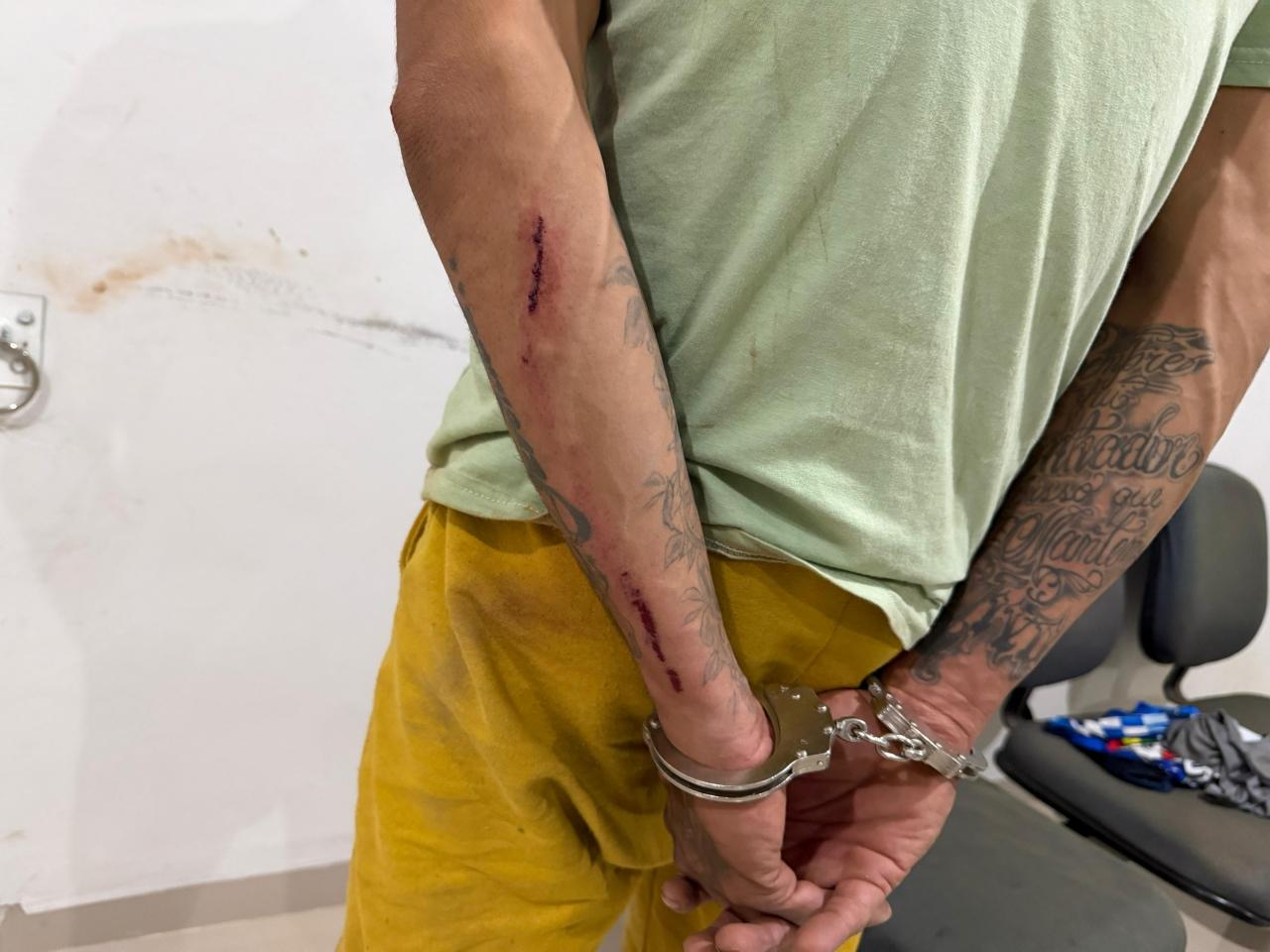 PRESIDENTE MÉDICI – POLÍCIA MILITAR PRENDE HOMEM POR AGRESSÃO À COMPANHEIRA E RECUPERA MOTONETA DA VÍTIMA